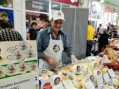 Popodnevna tržnica osječke Solidarne ekološke grupe