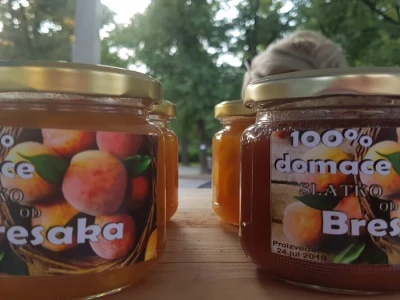 Porodica Janjić iz Ljubinja već dvadeset godina uspješno uzgaja višnje i trešnje