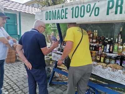 Porodično pčelarstvo Bahić Porodično pčelarstvo Bahić