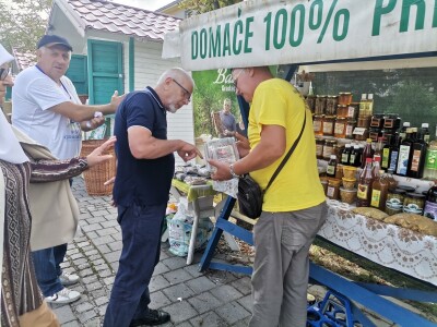 Porodično pčelarstvo Bahić Porodično pčelarstvo Bahić