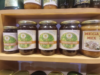 Porodično pčelarstvo "Kazić" Porodično pčelarstvo "Kazić"