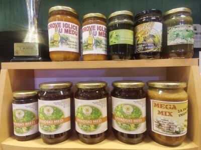 Porodično pčelarstvo "Kazić" Porodično pčelarstvo "Kazić"