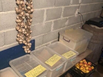 Posjeduju dvije vodenice, a uzgajaju i domaće povrće i žitarice