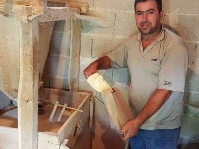 Posjeduju dvije vodenice, a uzgajaju i domaće povrće i žitarice