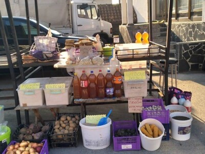 Posjeduju dvije vodenice, a uzgajaju i domaće povrće i žitarice