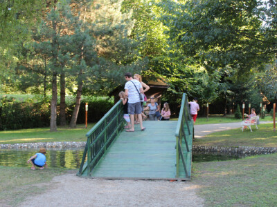 Posjetitelji u šetnji prirodom