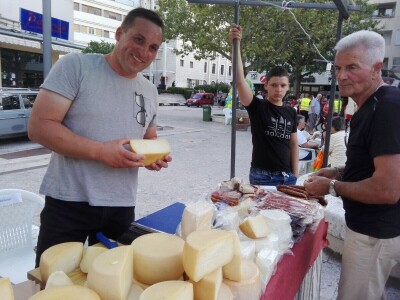 Poticanjem domaće proizvodnje potičemo ruralni razvoj Poticanjem domaće proizvodnje potičemo ruralni razvoj
