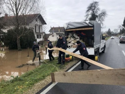 Potop u selima oko Gradiške - ugroženo 400 goveda