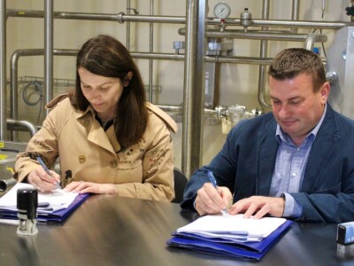 Potpisivanje ugovora u virovitičkoj mljekari