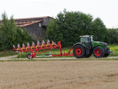 Pöttinger polunošeni plug
