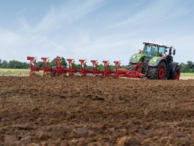 Pöttinger polunošeni plug