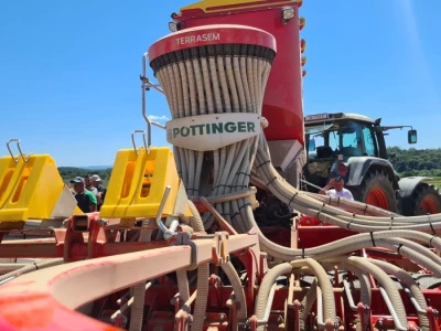 Pottinger - predstavljanje balirke i sijačice