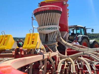 Pottinger - predstavljanje balirke i sijačice