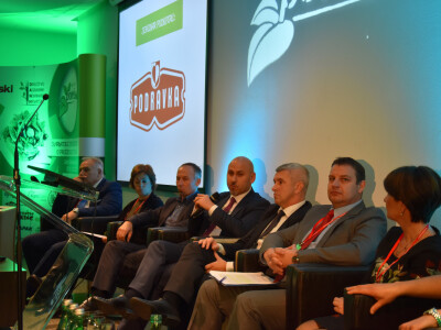 Paneli s brojnim sugovornicima