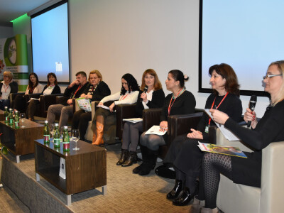 Paneli s brojnim sugovornicima