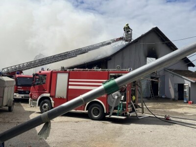 Požar na obiteljskoj farmi krava u Kamešnici