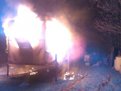 Izgorjele 32 košnice pune pčela