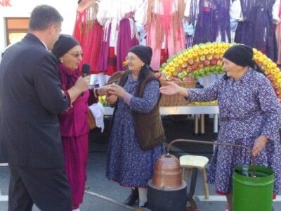 Uh, dobra je ta jabukovača!