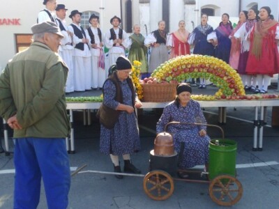 KUD &quot;Orljava&quot; iz Pleternice - pečenje jabukovače