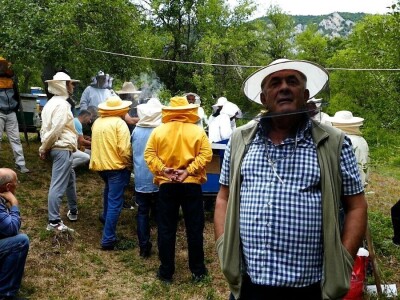 Predavanje pčelaroma i promocija prvog api inhalatora na istoku Srpske Predavanje pčelaroma i promocija prvog api inhalatora na istoku Srpske