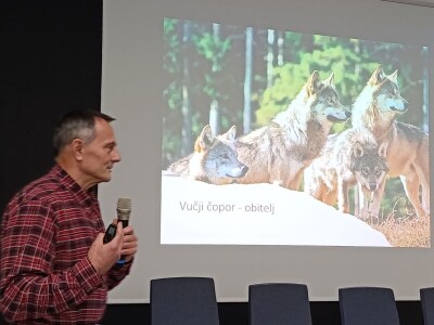 Predavanje prof. dr. sc. Josipa Kusaka o ulozi vuka u prirodnim ekosustavima i značaju njegovog očuvanja.