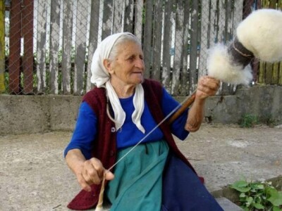 Predenje ovčje vune prema tradiciji