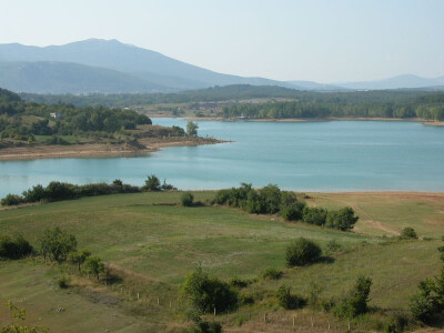 Predjelu uz Peručko jezero u vrličkom kraju
