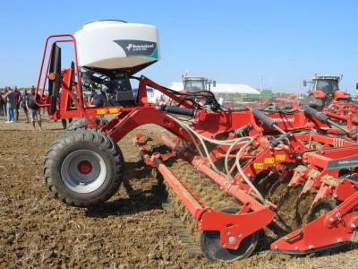 Prezentacija Steyr traktora, Kvarnelad priključnih i JCB strojeva tvrtke Grapak