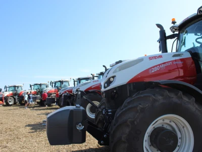 Prezentacija Steyr traktora, Kvarnelad priključnih i JCB strojeva tvrtke Grapak