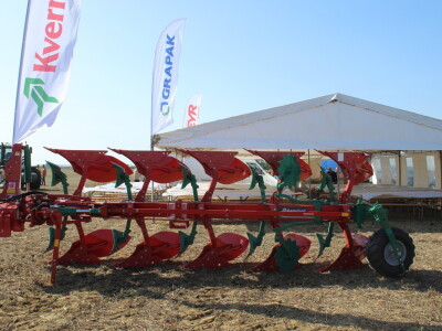 Prezentacija Steyr traktora, Kvarnelad priključnih i JCB strojeva tvrtke Grapak