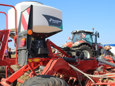 Prezentacija Steyr traktora, Kvarnelad priključnih i JCB strojeva tvrtke Grapak