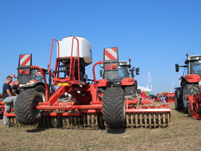 Prezentacija Steyr traktora, Kvarnelad priključnih i JCB strojeva tvrtke Grapak