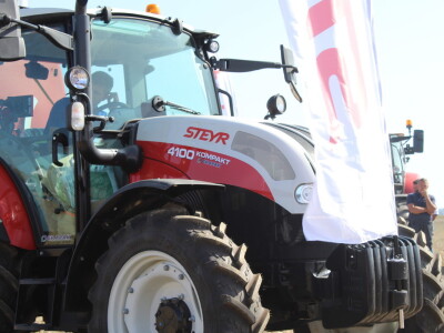 Prezentacija Steyr traktora, Kvarnelad priključnih i JCB strojeva tvrtke Grapak