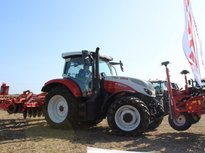 Prezentacija Steyr traktora, Kvarnelad priključnih i JCB strojeva tvrtke Grapak