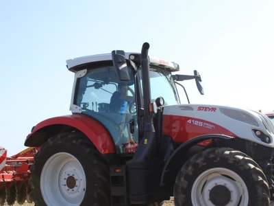 Prezentacija Steyr traktora, Kvarnelad priključnih i JCB strojeva tvrtke Grapak
