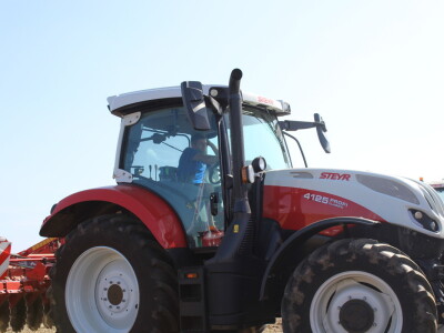 Prezentacija Steyr traktora, Kvarnelad priključnih i JCB strojeva tvrtke Grapak