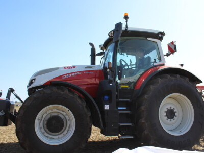 Prezentacija Steyr traktora, Kvarnelad priključnih i JCB strojeva tvrtke Grapak