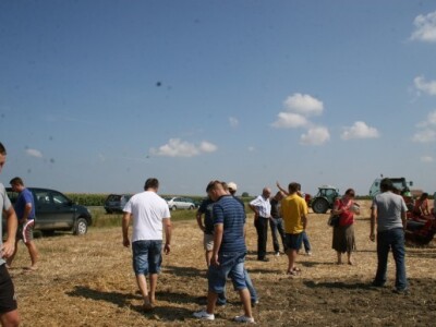 okupljeni zainteresirani poljoprivrednici