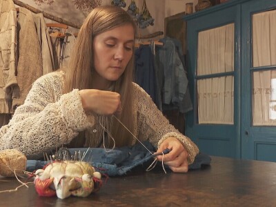 Priča o mladoj dizajnerici Viti Ivičič iz Slovenije koja koristi prirodne materijale