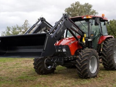 Traktor Case JXU