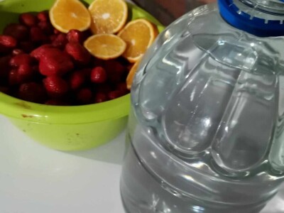 Priprema likera od jagode, foto: M. Lazarević