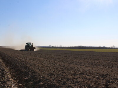 Priprema za proljetnu sjetvu u valpovačkom kraju