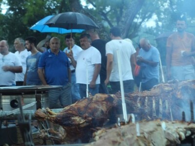 PRISNAC FEST 2018 -  Osječki gradonačelnik Ivica Vrkić u svom zavičaju na fešti od prisnaca u dalmatinskom Zelengraduod prisnaca