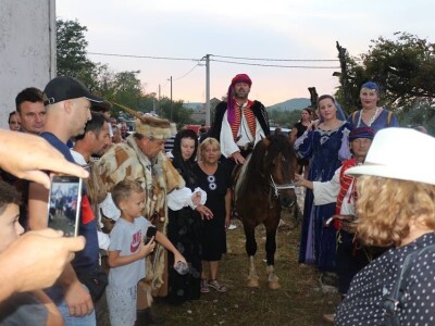 PRISNAC FEST 2018 -  Osječki gradonačelnik Ivica Vrkić u svom zavičaju na fešti od prisnaca u dalmatinskom Zelengraduod prisnaca