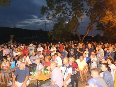 PRISNAC FEST 2018 -  Osječki gradonačelnik Ivica Vrkić u svom zavičaju na fešti od prisnaca u dalmatinskom Zelengraduod prisnaca