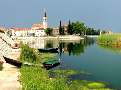 Privlačan motiv Male Neretve i Grada Opuzena Privlačan motiv Male Neretve i Grada Opuzena