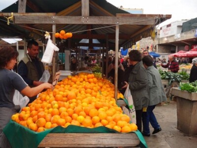 Prodaja neretvanskih mandarina na tržnici