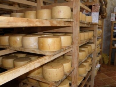 Prodavaonica sira u Kolanu Prodavaonica sira u Kolanu