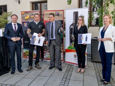 Proizvođači Varaždinskog bučinog ulja osvojili su zlatne medalje u Bruxellesu Proizvođači Varaždinskog bučinog ulja osvojili su zlatne medalje u Bruxellesu