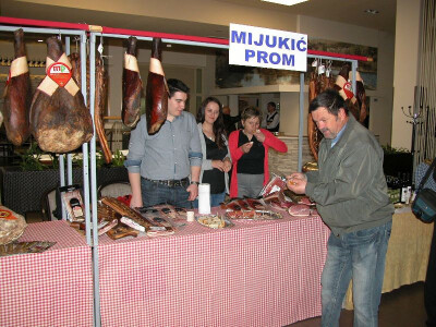 Proizvodi pršutane Mijukić-Prom na Nacionalnom sajmu pršuta Proizvodi pršutane Mijukić-Prom na Nacionalnom sajmu pršuta